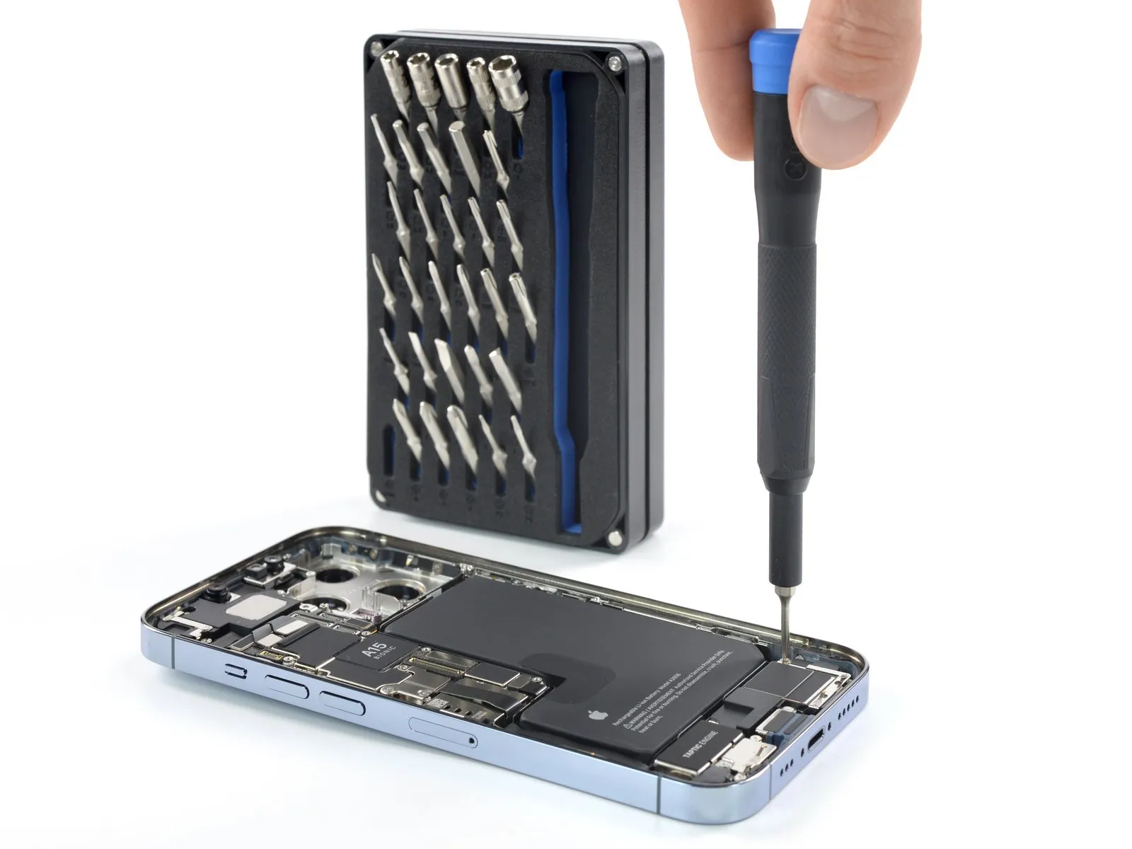 iFixit ha smontato l’iPhone 13 Pro iFixit ha smontato l’iPhone 13 Pro