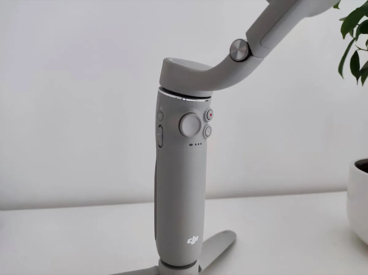 Recensione DJI OM5, il gimbal che vola alto Recensione DJI OM5, il gimbal che vola alto