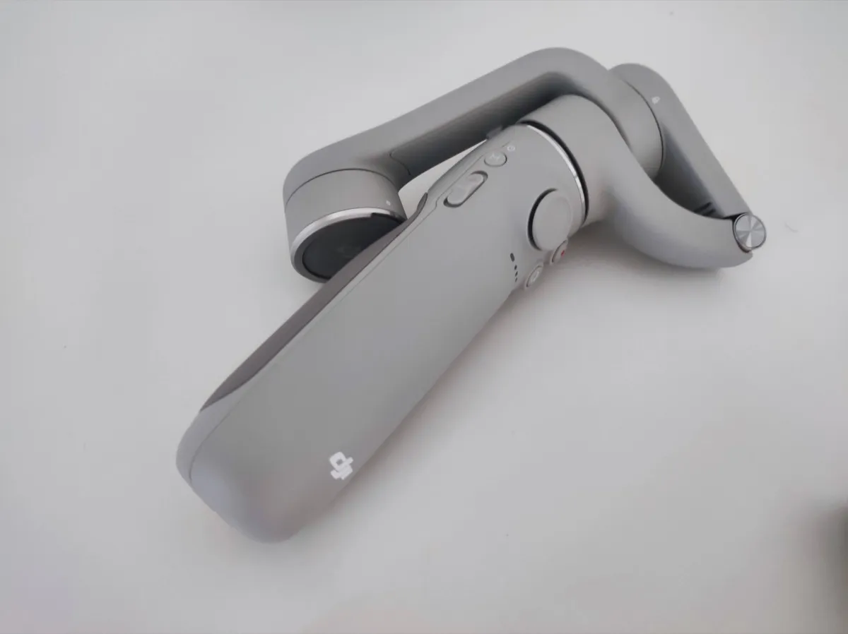 Recensione DJI OM5, il gimbal che vola alto Recensione DJI OM5, il gimbal che vola alto