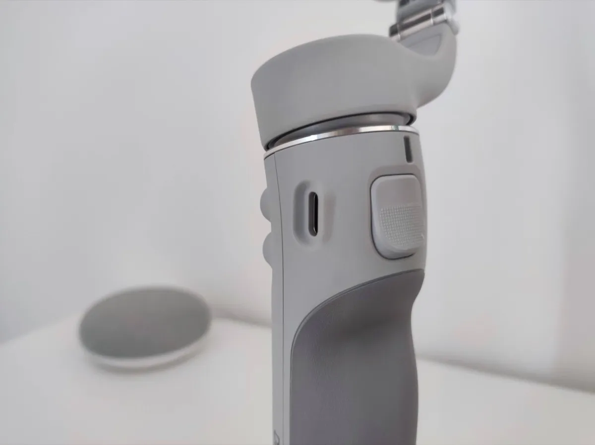 Recensione DJI OM5, il gimbal che vola alto Recensione DJI OM5, il gimbal che vola alto