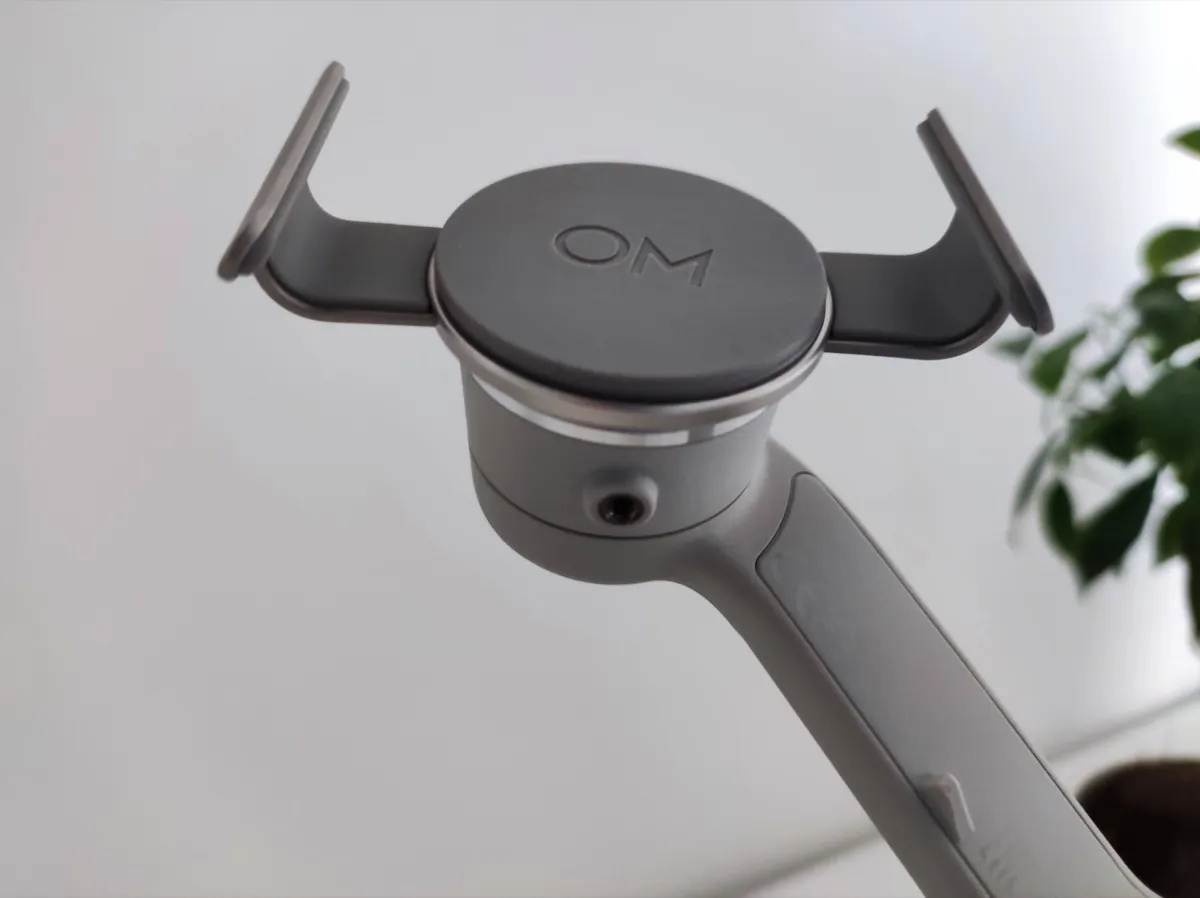 Recensione DJI OM5, il gimbal che vola alto Recensione DJI OM5, il gimbal che vola alto