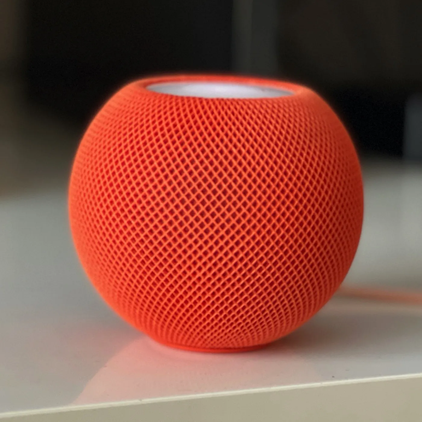 HomePod mini è finalmente italiano. L’abbiamo provato da solo e in coppia