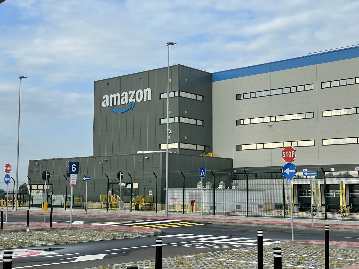 Multa da un miliardo ad Amazon, con Prime danneggia i concorrenti nella logistica