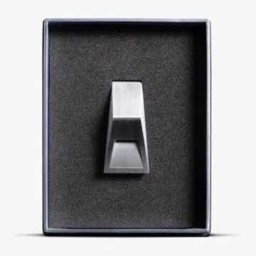 Per Elon Musk il fischietto Tesla è meglio dello straccio Apple