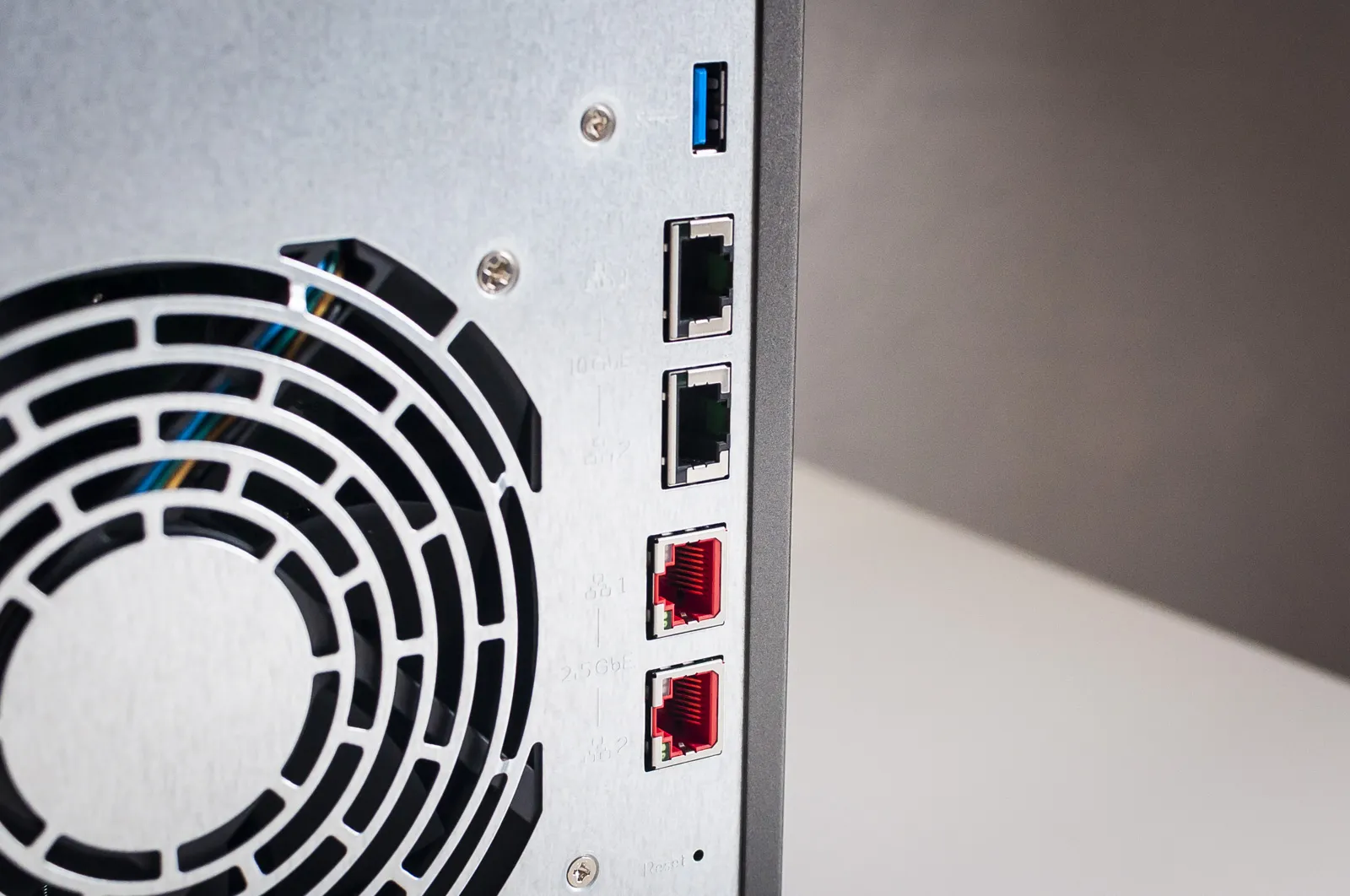 Recensione Asustor AS6508T Lockerstor 8 Recensione Asustor AS6508T Lockerstor 8