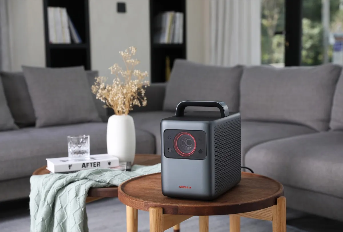 Anker presenta una nuova webcam e un proiettore portatile 4K