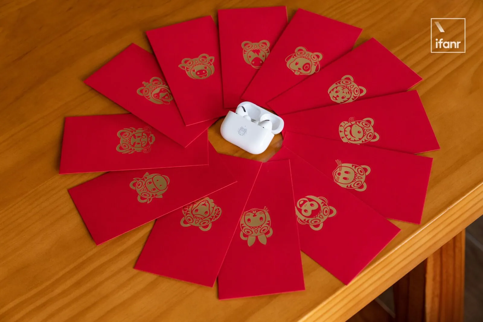 Apple celebra il Capodanno Cinese con una versione speciale di AirPods Pro Apple celebra il Capodanno Cinese con una versione speciale di AirPods Pro