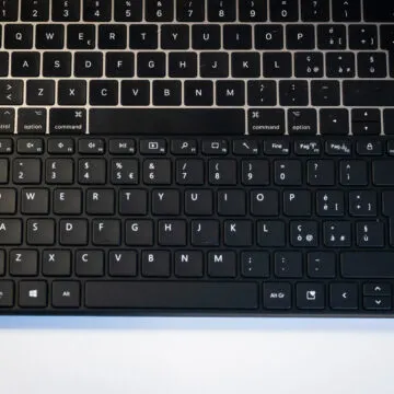 Recensione Microsoft Designer Compact Keyboard, la tastiera per chi scrive (soprattutto su Windows)
