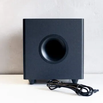 Recensione Razer Leviathan V2, gioco e film da brivido ma solo per computer