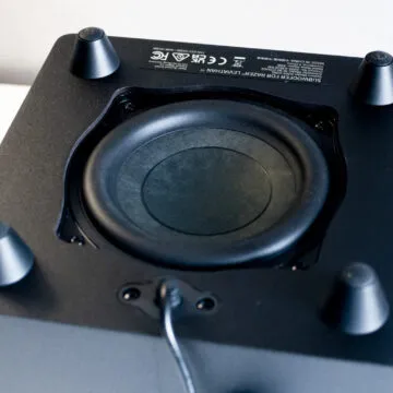 Recensione Razer Leviathan V2, gioco e film da brivido ma solo per computer