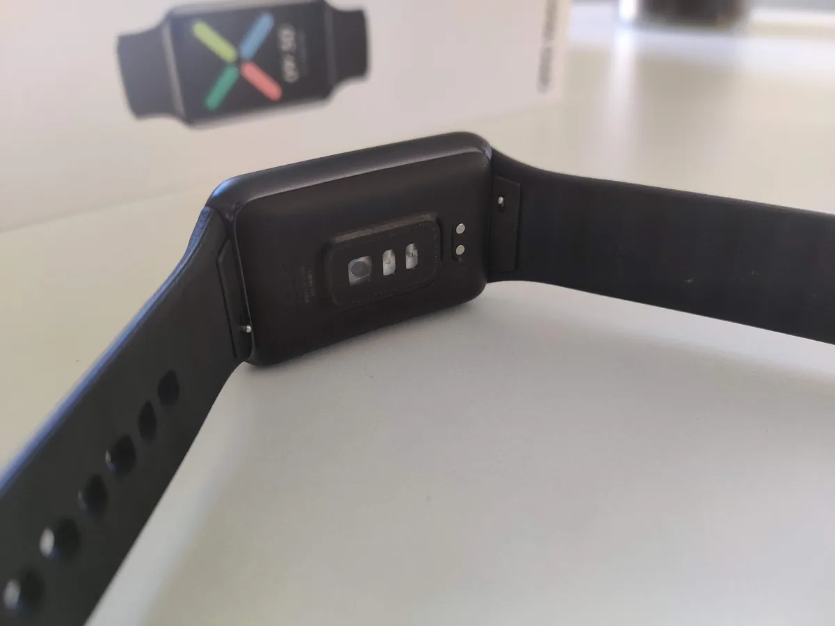 Recensione OPPO Watch Free, un ibrido tra watch e band Recensione OPPO Watch Free, un ibrido tra watch e band