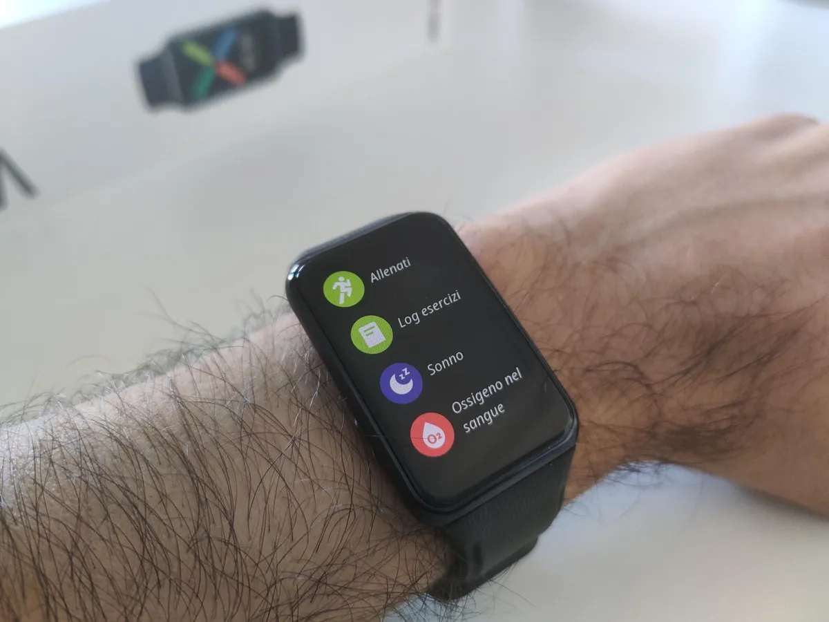 Recensione OPPO Watch Free, un ibrido tra watch e band Recensione OPPO Watch Free, un ibrido tra watch e band