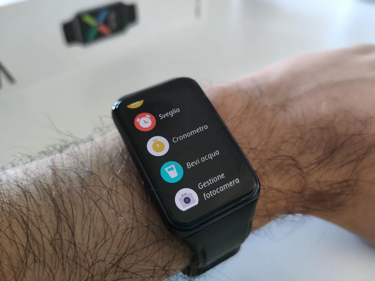 Recensione OPPO Watch Free, un ibrido tra watch e band Recensione OPPO Watch Free, un ibrido tra watch e band