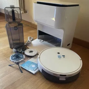 Recensione Yeedi Mop Station, il mocio robotizzato che lava e strizza da solo