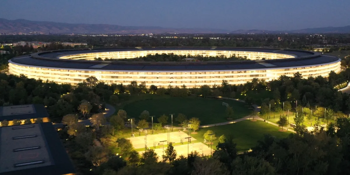 Apple Park, le foto dal drone mostrano il ritorno in ufficio Apple Park, le foto dal drone mostrano il ritorno in ufficio