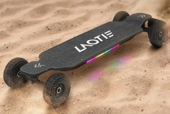 Lo skateboard elettrico LAOTIE a doppio motore in offerta a 530 euro