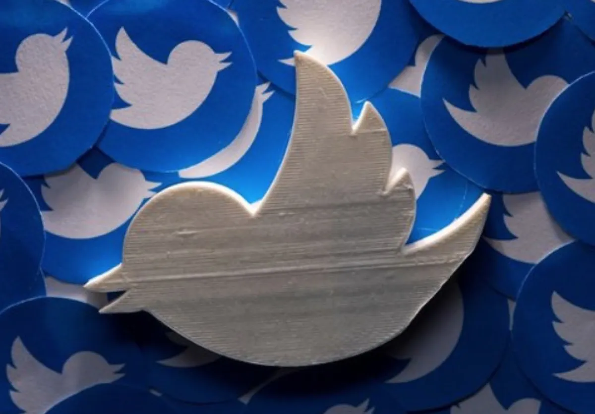 Elon Musk sospende l’acquisto di Twitter