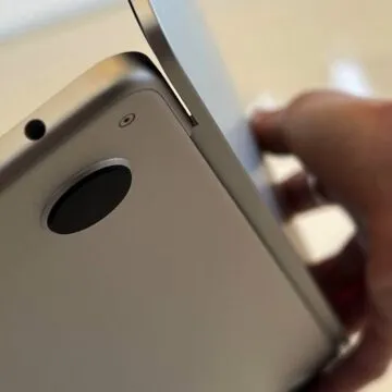 MacBook Air 2022 con M2, i dettagli di design del superleggero Apple