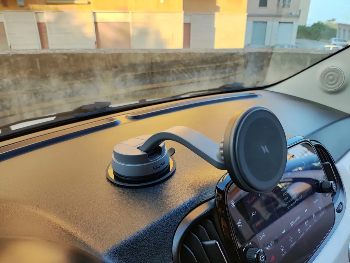 Recensione Anker MagGo 613, il supporto auto magnetico e con ricarica 7,5W Recensione Anker MagGo 613, il supporto auto magnetico e con ricarica 7,5W