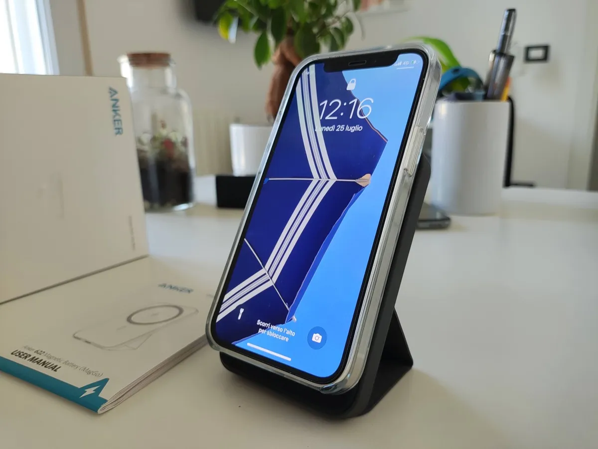 Recensione Anker 622, la batteria magnetica che regge in piedi l’iPhone Recensione Anker 622, la batteria magnetica che regge in piedi l’iPhone