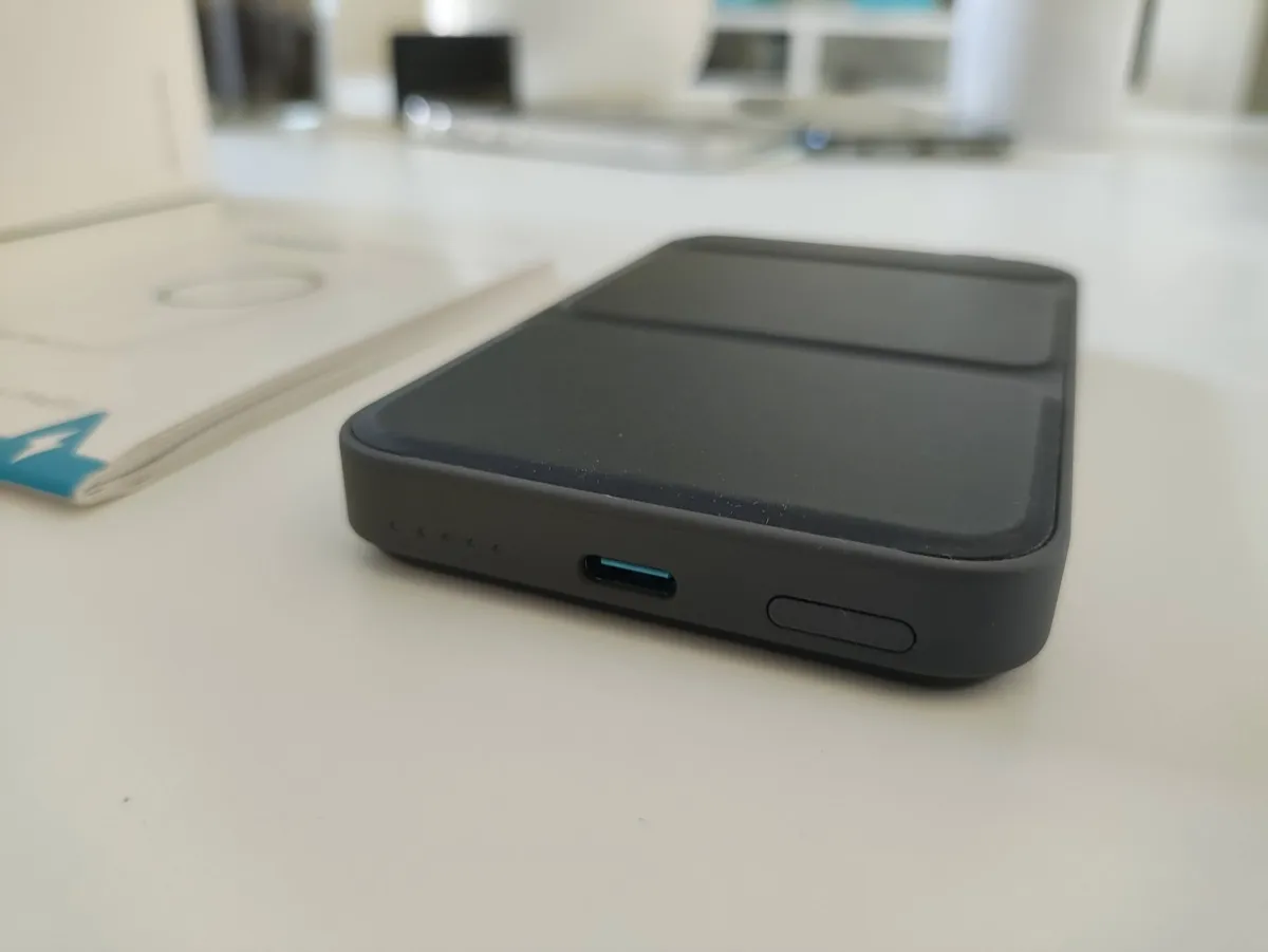 Recensione Anker 622, la batteria magnetica che regge in piedi l’iPhone Recensione Anker 622, la batteria magnetica che regge in piedi l’iPhone