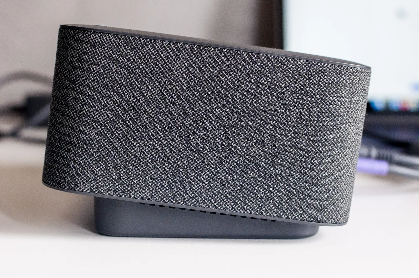 Recensione Logitech Logi Dock, via i cavi dalla scrivania (per davvero) Recensione Logitech Logi Dock, via i cavi dalla scrivania (per davvero)