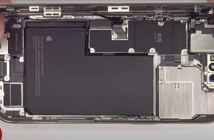 iPhone 14 Pro Max smontato svela scheda logica e Dynamic Island