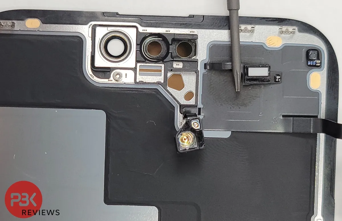 iPhone 14 Pro Max smontato svela scheda logica e Dynamic Island iPhone 14 Pro Max smontato svela scheda logica e Dynamic Island