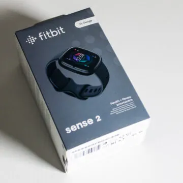 Recensione Fitbit Sense 2, lo smartwatch di Fitbit evolve, ma solo in parte