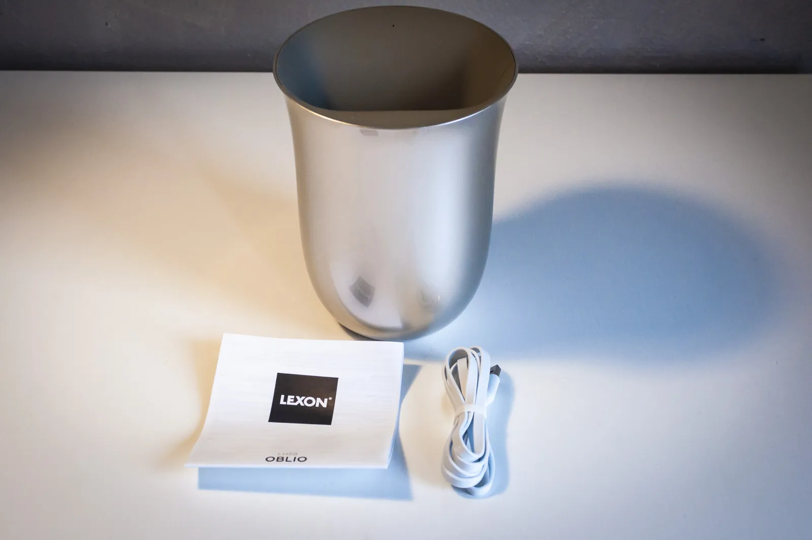 Recensione Lexon Oblio, stazione di ricarica wireless con santificazione bella anche in salotto