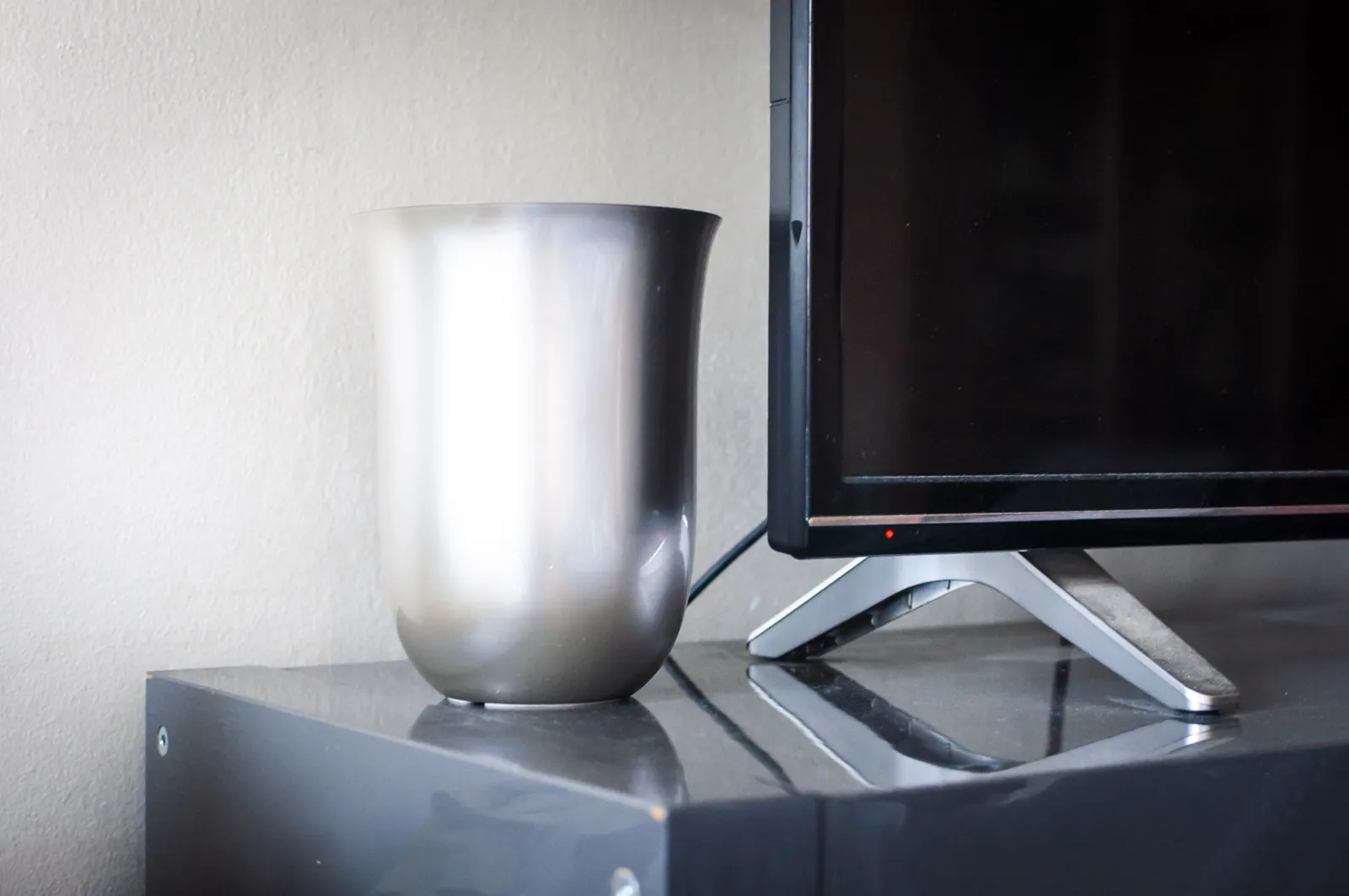 Recensione Lexon Oblio, stazione di ricarica wireless con santificazione bella anche in salotto