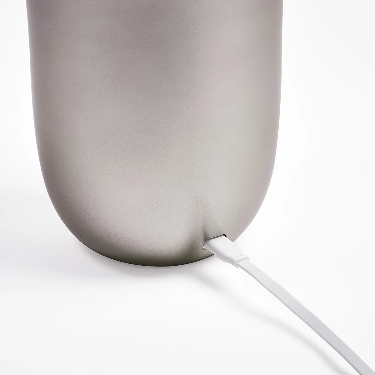 Recensione Lexon Oblio, stazione di ricarica wireless con santificazione bella anche in salotto