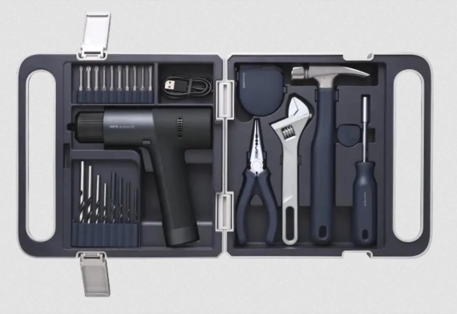 Il set di utensili HOTO in una pratica valigetta