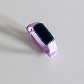 Recensione Fitbit Inspire 3, bracciale smart semplice, accessibile ma per utenti comunque esigenti