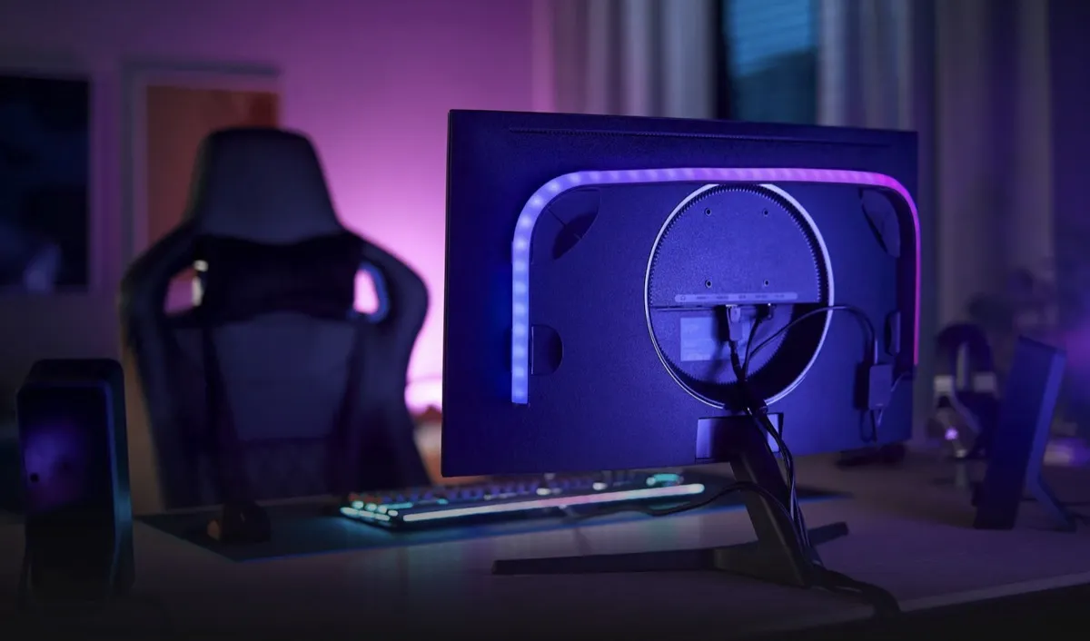 Play Gradient Lightstrip per PC, Philips mette l’Ambiente sui monitor Play Gradient Lightstrip per PC, Philips mette l’Ambiente sui monitor