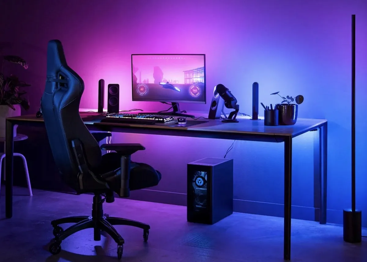 Play Gradient Lightstrip per PC, Philips mette l’Ambiente sui monitor Play Gradient Lightstrip per PC, Philips mette l’Ambiente sui monitor