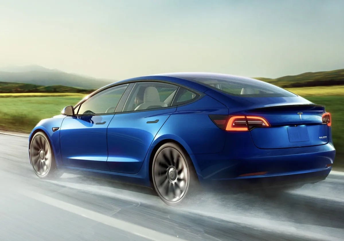 Tesla progetta Model 3 2023 per ringiovanirla e ridurre i costi Tesla progetta Model 3 2023 per ringiovanirla e ridurre i costi