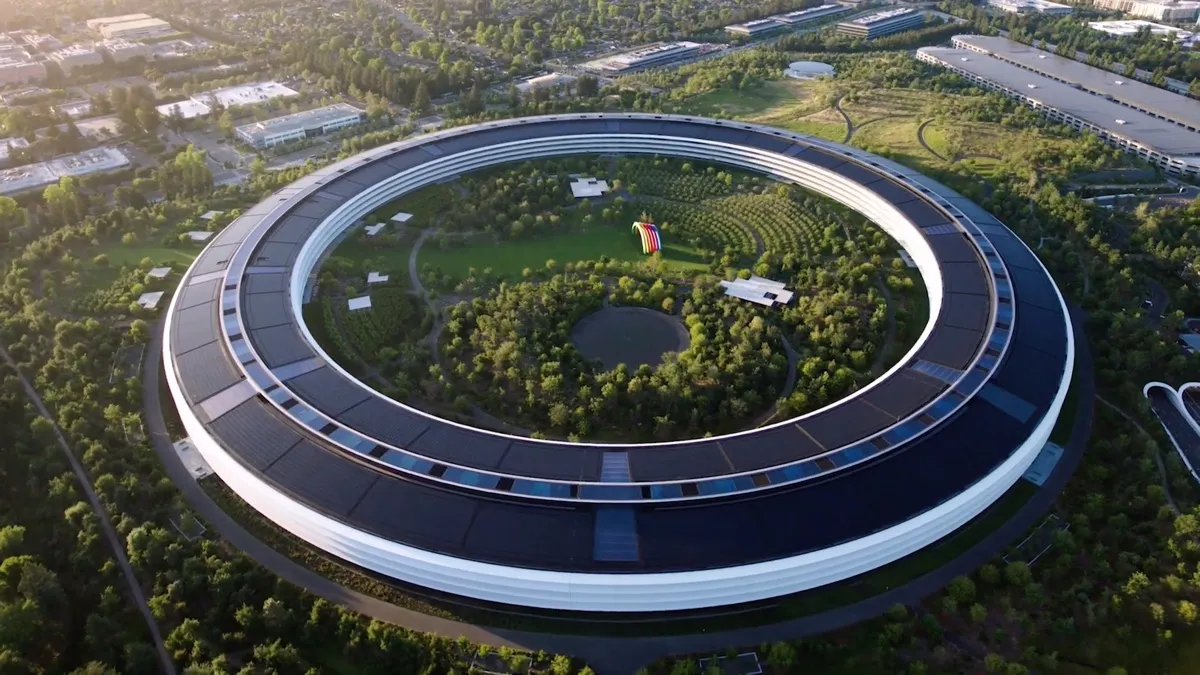 Da Apple il video stile mini keynote per MacBook Pro M2 Pro Da Apple il video stile mini keynote per MacBook Pro M2 Pro