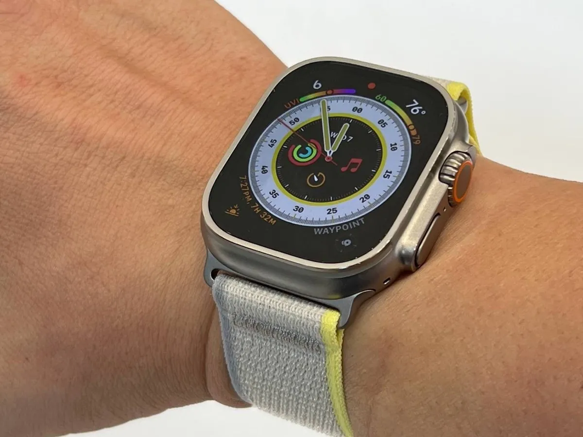 Apple Watch 2025 avrà schermo con tecnologia micro LED