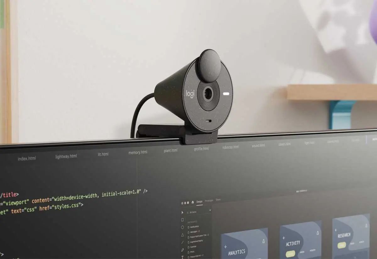 Logitech Brio 300, webcam 1080p con plastica riciclata Logitech Brio 300, webcam 1080p con plastica riciclata