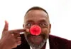 Jony Ive inventa il naso rosso perfetto per Comic Relief