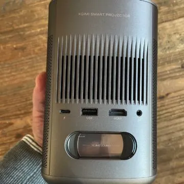 Recensione Proiettore XGIMI Mogo 2 Pro, il super versatile full HD da mettere nello zaino