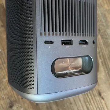 Recensione Proiettore XGIMI Mogo 2 Pro, il super versatile full HD da mettere nello zaino