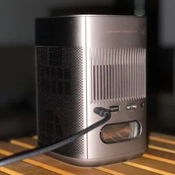 Recensione Proiettore XGIMI Mogo 2 Pro, il super versatile full HD da mettere nello zaino