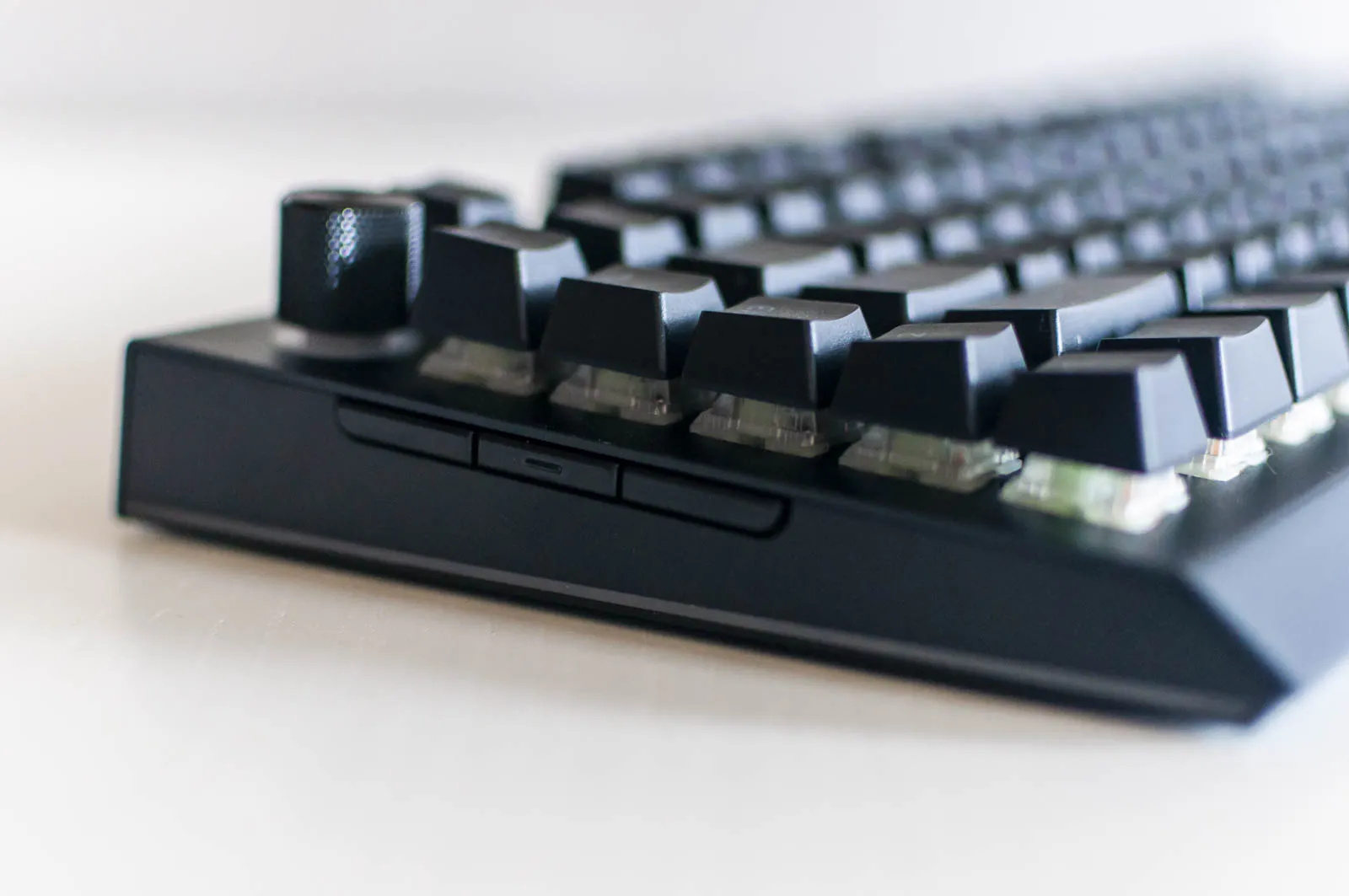 Recensione tastiera Razer Blackwidow V4 Pro, l’elite di Razer non è per tutti, ma un privilegio per pochi Recensione tastiera Razer Blackwidow V4 Pro, l’elite di Razer non è per tutti, ma un privilegio per pochi