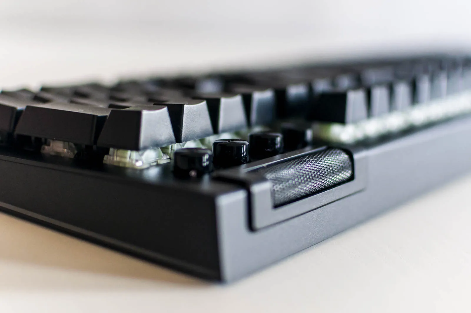 Recensione tastiera Razer Blackwidow V4 Pro, l’elite di Razer non è per tutti, ma un privilegio per pochi Recensione tastiera Razer Blackwidow V4 Pro, l’elite di Razer non è per tutti, ma un privilegio per pochi