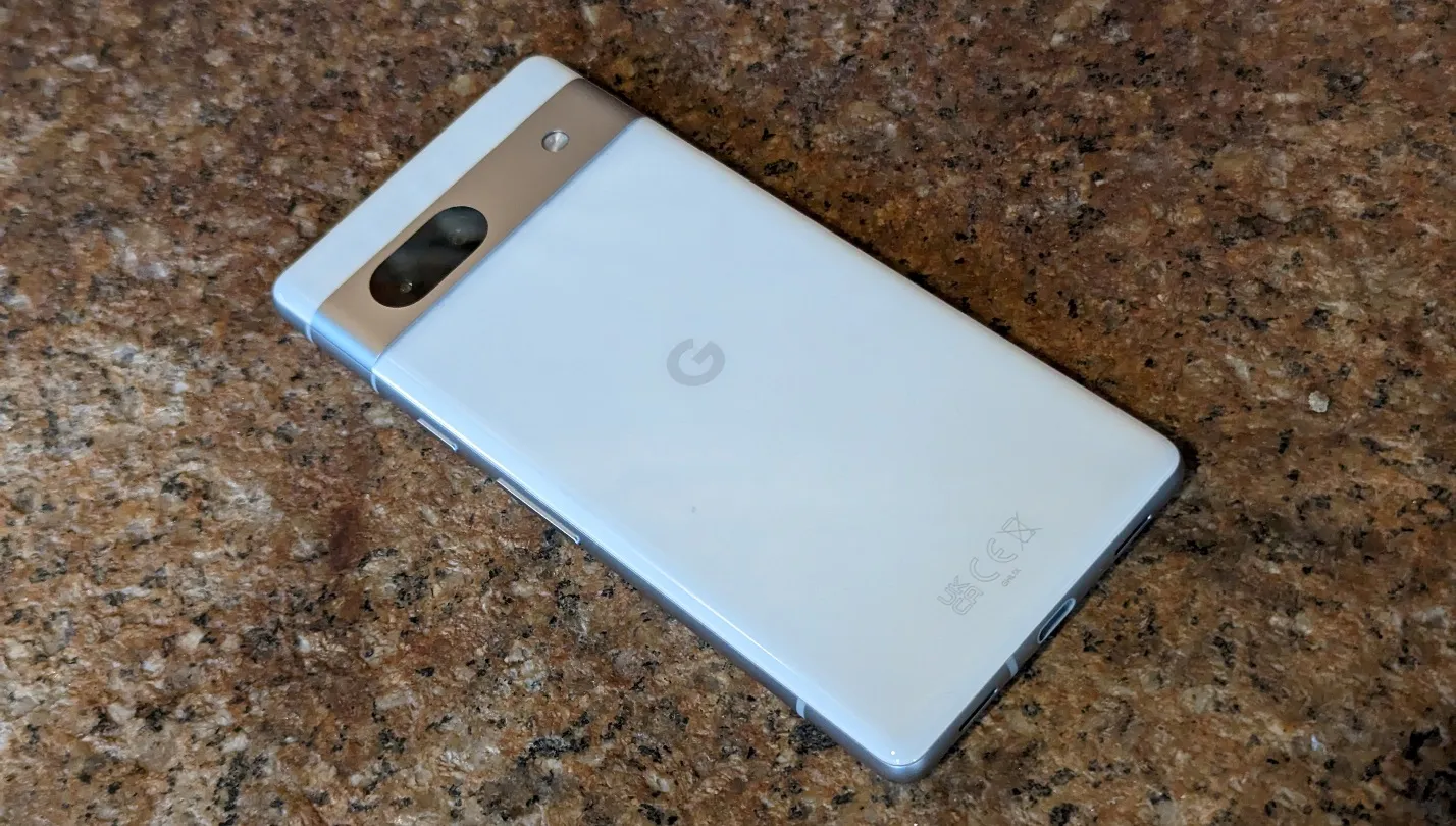 Recensione Google Pixel 7a, lo smartphone mid-range da non farsi scappare