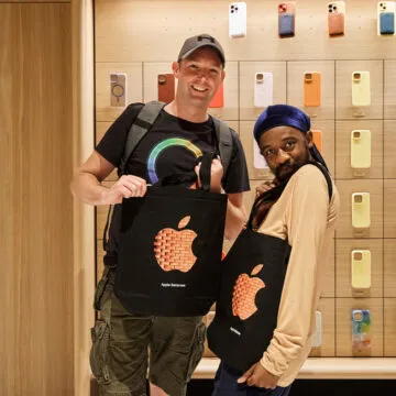 Apple Store, le foto dell'apertura nella storica Battersea Power Station di Londra