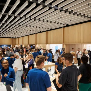 Apple Store, le foto dell'apertura nella storica Battersea Power Station di Londra