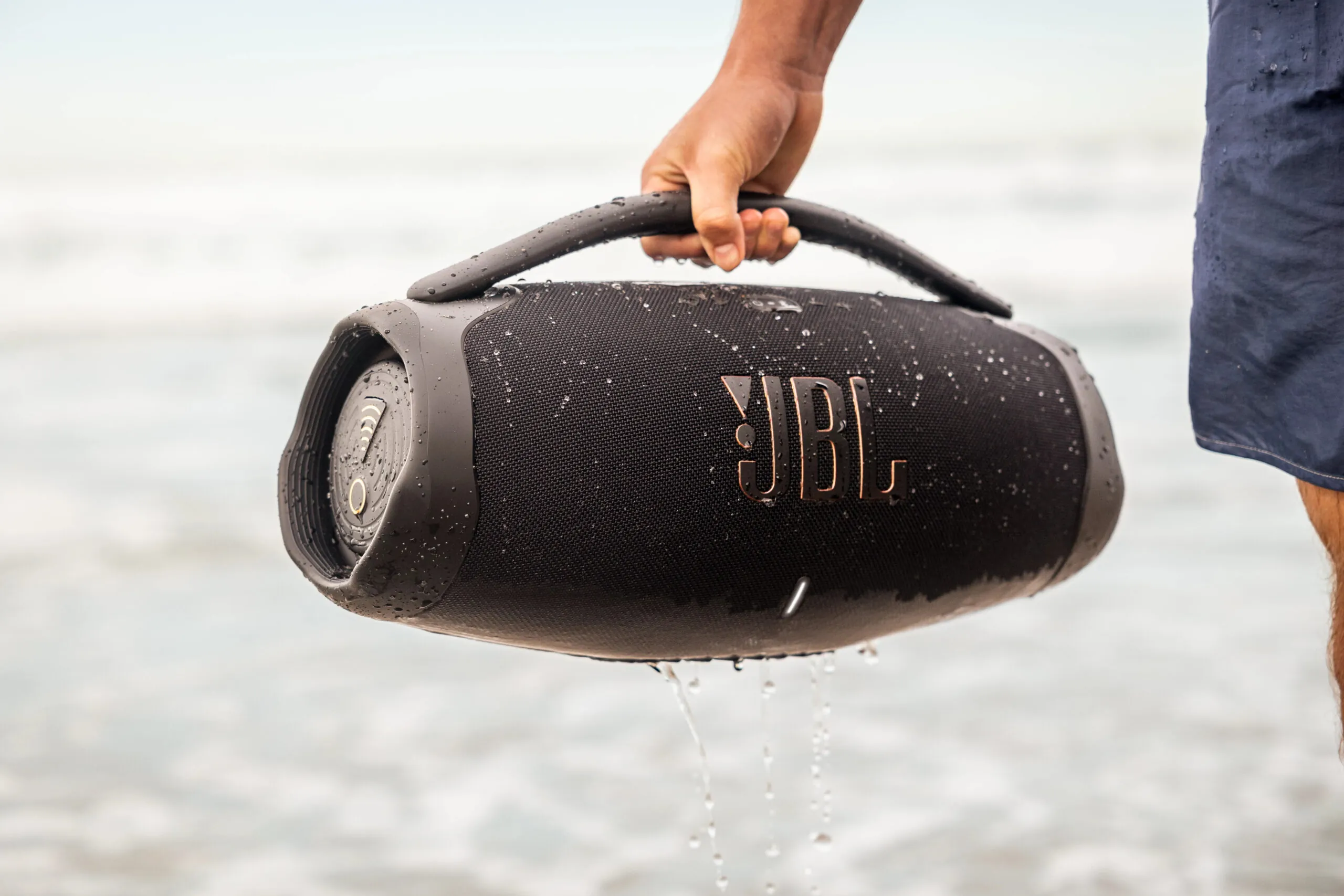 Gli speaker JBL Boombox 3 e JBL Charge 5 disponibili in versione Wi-Fi